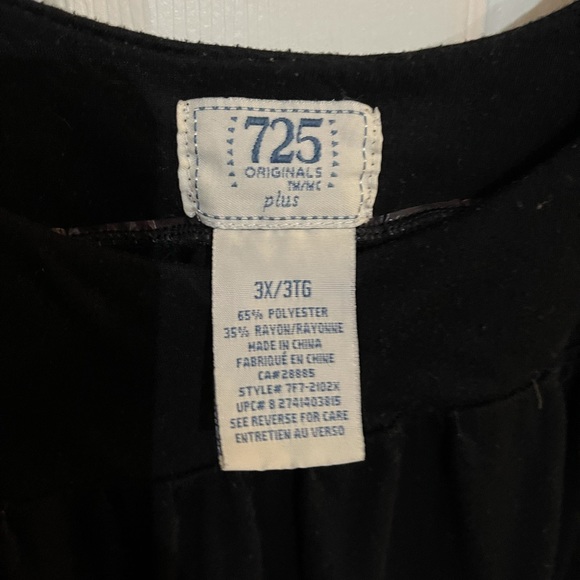 ๐ฅฐ 4/$25- Black tank w/pockets and buttons - measurements added - Picture 6 of 11